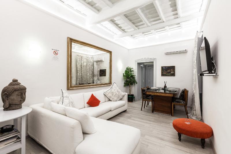 Vittoria Apartment *